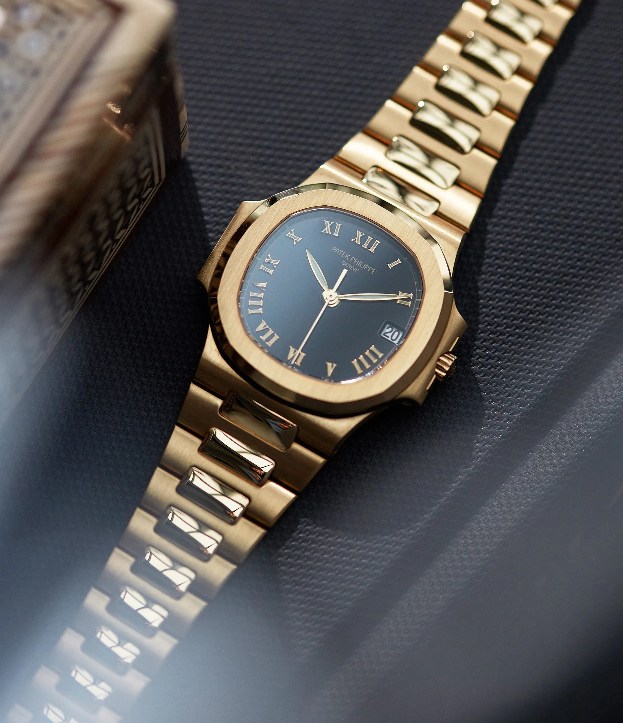 Nautilus 3800 | Roman Numerals | Yellow Gold