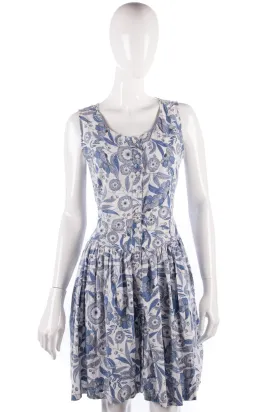 Vintage sleeveless cotton blue floral dress. size 8/10